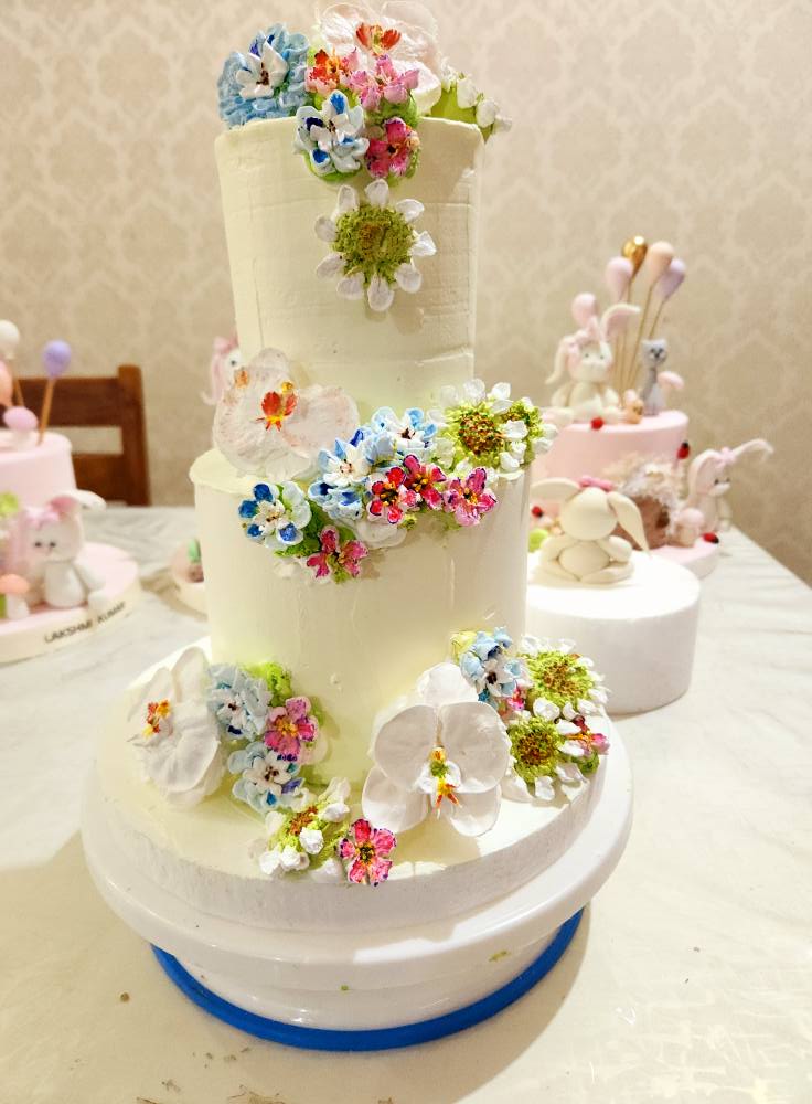 Wedding cake by Rovin's Cake